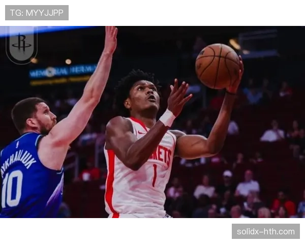 戴维斯精准传球助力球队进攻，整体竞技水平稳步提升