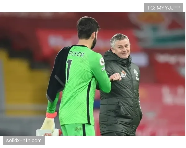 斯卡洛尼执教风格以稳健防守与高效反击为核心，注重团队纪律与战术执行力