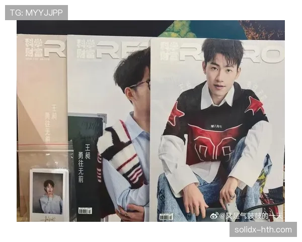 王昶裤子口袋鼓鼓的，从训练场到咖啡厅都像带着个秘密宝盒！